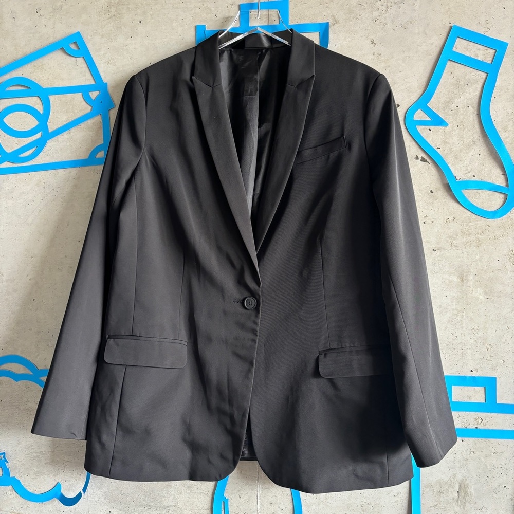 Norma Kamali Single Button Notched Lapel Blazer